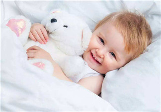 寶寶長痱子心疼的心情說說 寶寶哭得叫人心疼的句子感慨