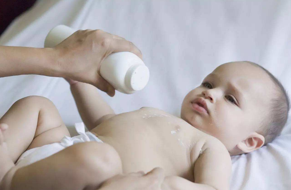 寶寶長痱子心疼的心情說說 寶寶哭得叫人心疼的句子感慨