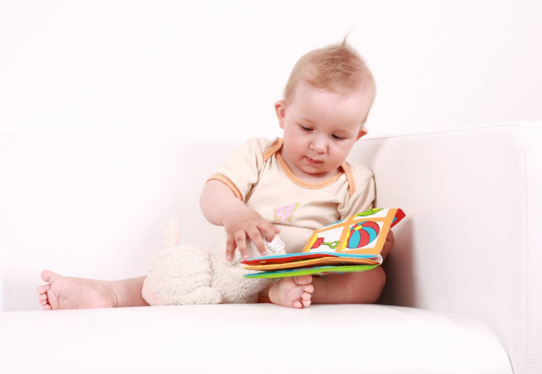 如何根據(jù)孩子的年齡選擇合適的繪本 寶寶學(xué)習(xí)社交技巧與禮儀的繪本有哪些