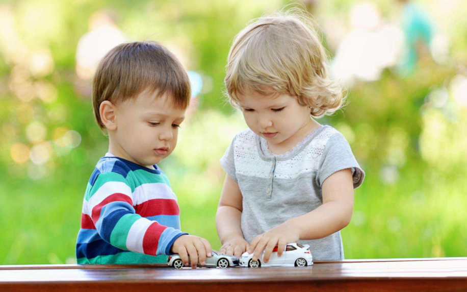 看著孩子成長的心情說說 陪伴孩子長大進步的感慨句子