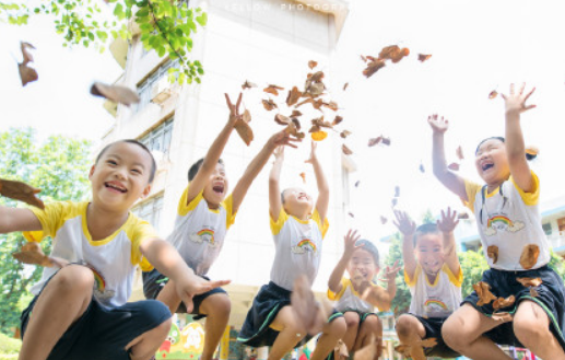 關于幼兒園畢業的說說句子 我家寶貝幼兒園畢業長大了