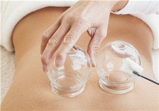 女人夏天拔火罐好不好 夏天拔罐的注意事項2018 女人夏天拔火罐好不好 夏天拔罐的注意事項2018