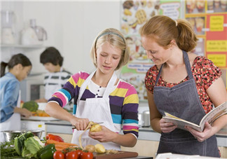 吃完晚飯陪小孩補課心情說說 給孩子輔導學習的感慨句子2018