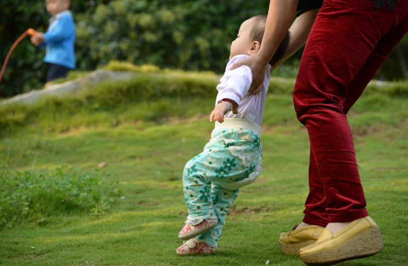 寶寶不會走路怎么買鞋子 寶寶不同階段如何選鞋