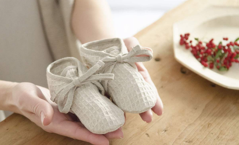 3歲前寶寶適合穿什么鞋子 寶寶鞋子要買(mǎi)大一碼嗎