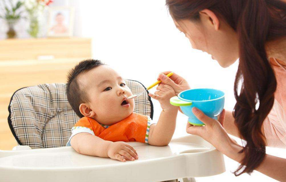 孩子喂飯的時候喜歡跑怎么辦 怎么正確給孩子喂飯2018