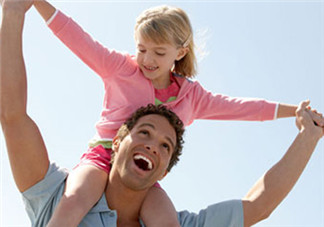 父親在孩子成長中的影響 父親有助于孩子健全人格的形成