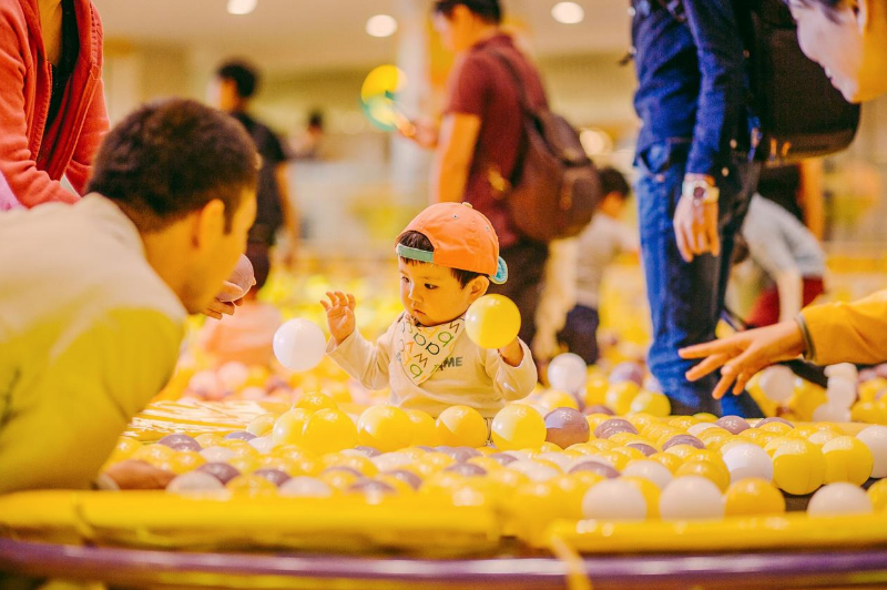 帶孩子去游樂場(chǎng)玩開心的心情說說 分享孩子在游樂場(chǎng)的句子短語