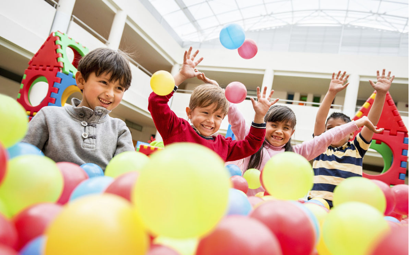 帶孩子去游樂場(chǎng)玩開心的心情說說 分享孩子在游樂場(chǎng)的句子短語