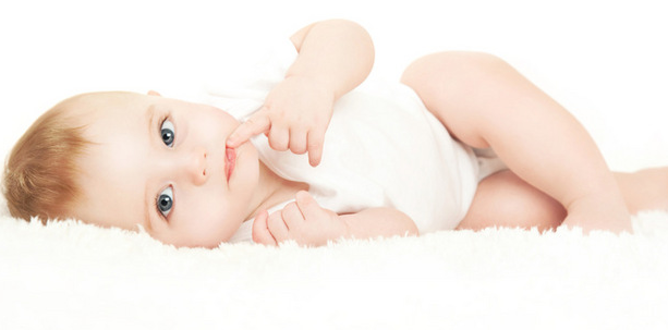 新生兒吃母乳拉肚子怎么辦 每次哺乳的時候減少一點(diǎn)哺乳量