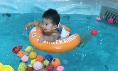 寶寶游泳的朋友圈說說 小嬰兒游泳的朋友圈句子