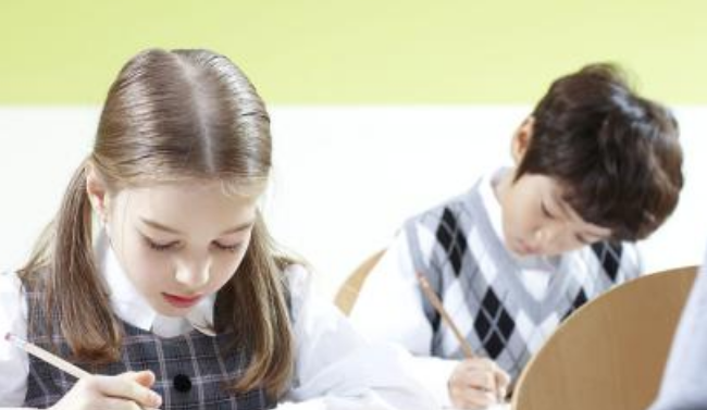 孩子人緣不好成績下降怎么辦 孩子人緣不好會影響學習成績嗎 孩子人緣不好成績下降怎么辦 孩子人緣不好會影響學習成績嗎