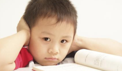 家庭變故讓孩子成績下降怎么辦 離婚對孩子成績帶來的影響怎么解決 家庭變故讓孩子成績下降怎么辦 離婚對孩子成績帶來的影響怎么解決