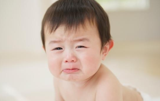 牛奶蛋白過敏和乳糖不耐受癥狀對比 怎么判斷寶寶是不是牛奶蛋白過敏