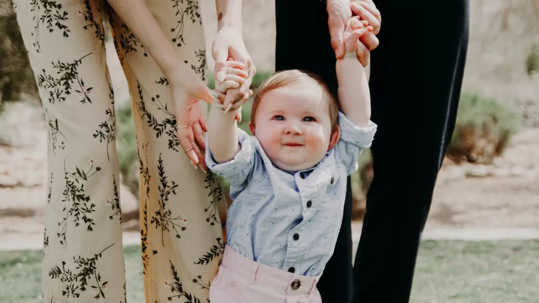 在孩子面前親吻好不好 當著孩子面秀恩愛有什么影響