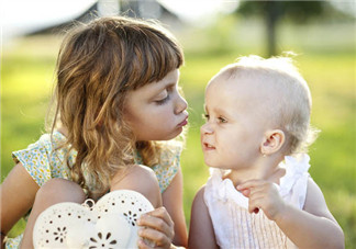 在家?guī)Ш⒆拥男那檎f說 在家?guī)Ш⒆雍脽┑恼f說朋友圈