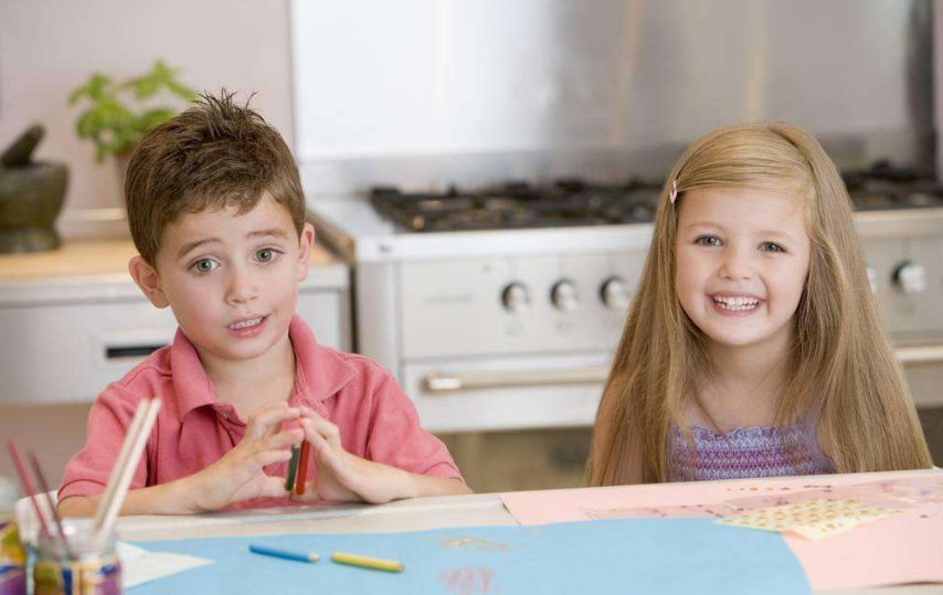 孩子性格內向沒有朋友怎么辦 怎么培養性格內向孩子交友能力