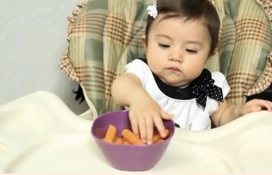 更換低敏配方奶粉寶寶不愛喝怎么辦 低敏配方奶粉跟配方奶味道不一樣