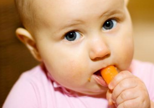 如何照顧牛奶蛋白過敏的寶寶 媽媽母乳喂養人工喂養怎么做