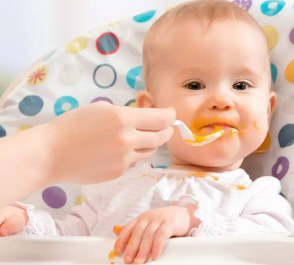 1-2歲寶寶飲食怎么吃 寶寶的胃容量有限宜少吃多餐 1-2歲寶寶飲食怎么吃 寶寶的胃容量有限宜少吃多餐