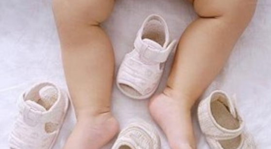 夏天寶寶穿學(xué)步鞋要穿襪子嗎 夏天寶寶什么時候穿學(xué)步鞋 夏天寶寶穿學(xué)步鞋要穿襪子嗎 夏天寶寶什么時候穿學(xué)步鞋