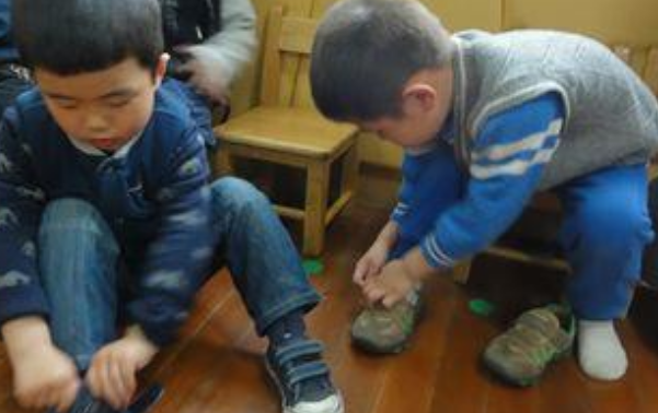 夏天寶寶穿學(xué)步鞋要穿襪子嗎 夏天寶寶什么時候穿學(xué)步鞋 夏天寶寶穿學(xué)步鞋要穿襪子嗎 夏天寶寶什么時候穿學(xué)步鞋