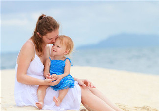 0到1歲寶寶衣服款式怎么選 寶寶衣服選什么設計的