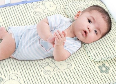 小孩吹空調(diào)可以睡涼席嗎 孩子睡涼席要注意什么2018