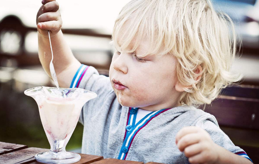 孩子愛吃冰淇淋要注意什么 孩子愛吃冰淇淋正確吃法2018