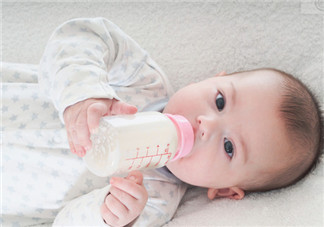 寶寶斷奶后不吃奶粉怎么辦 先讓寶寶適應奶瓶喂養