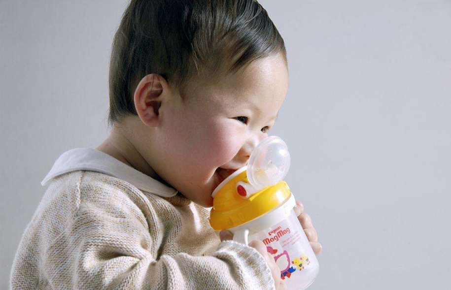 三伏天寶寶怎么喝水才健康 三伏天寶寶正確喝水方法