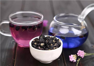 女人喝黑枸杞泡水好不好 黑枸杞泡水的最佳搭配是什么 女人喝黑枸杞泡水好不好 黑枸杞泡水的最佳搭配是什么