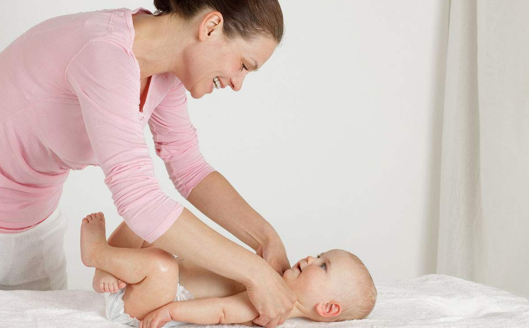 早產(chǎn)和剖腹產(chǎn)寶寶能按摩嗎 撫摸嬰兒的好處有哪些