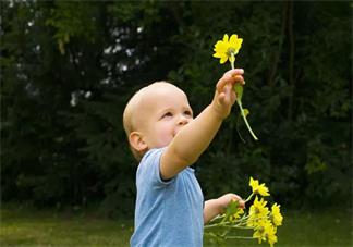 自己孩子比別人家孩子說話晚怎么辦 如何引導(dǎo)孩子早點(diǎn)說話