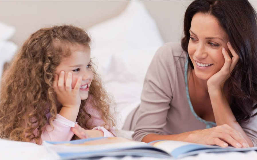 夏季晚上帶孩子心情說說 天氣熱帶孩子玩的句子朋友圈