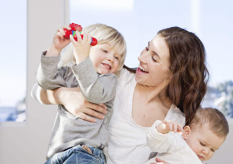 暑假帶孩子搞笑的心情說說 假期和孩子在一起有趣的句子朋友圈