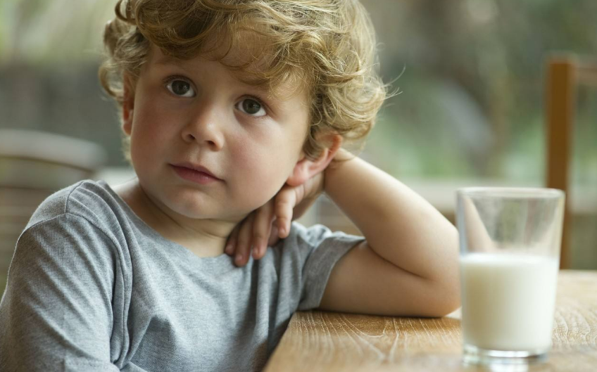 孩子夏天怎么喝水好 2018孩子夏天喝水相關(guān)問題解答