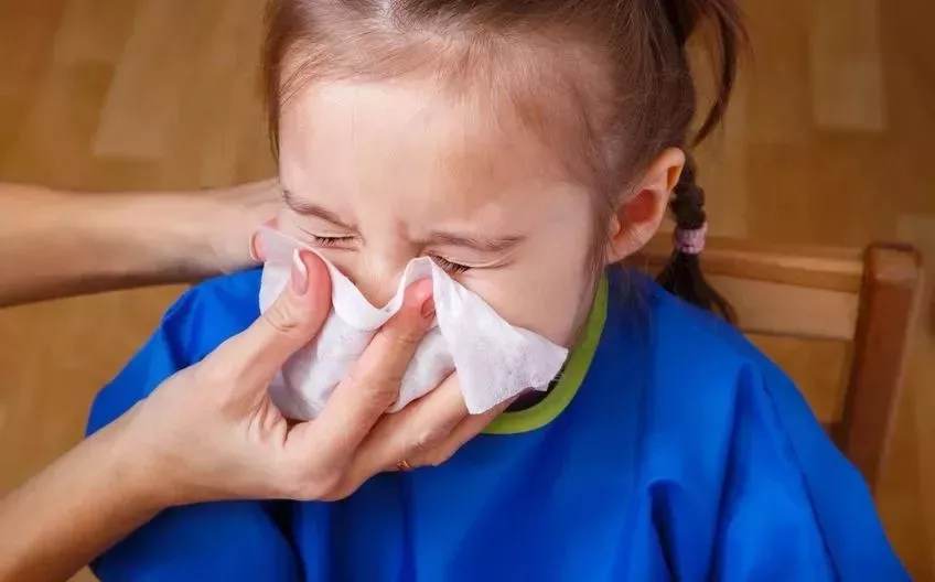 寶寶鼻塞流鼻涕怎么做比較好 寶寶鼻塞難受怎么吃藥 寶寶鼻塞流鼻涕怎么做比較好 寶寶鼻塞難受怎么吃藥