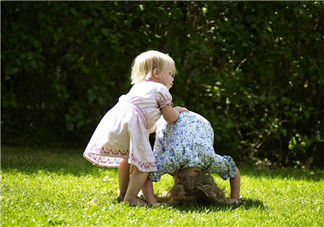 寶寶翻爬搞笑的心情說說 孩子喜歡翻身幽默的句子