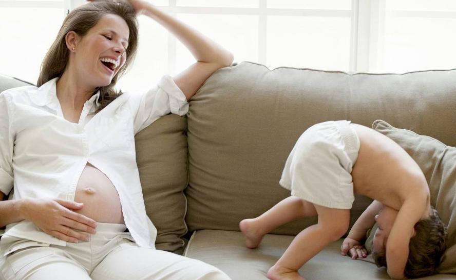 寶寶翻爬搞笑的心情說說 孩子喜歡翻身幽默的句子