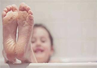 孩子喜歡在外面玩怎么避免中暑 孩子在外面玩避免中暑辦法