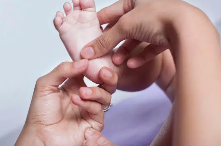 給寶寶按摩從頭部開始嗎 孩子按摩推拿的正確步驟方法