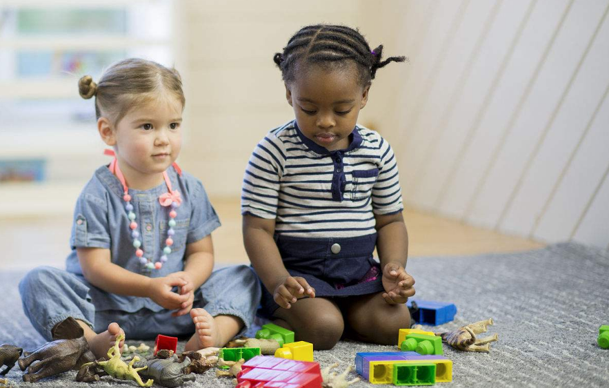 3歲前寶寶適合玩什么玩具 不同年齡階段寶寶如何選玩具