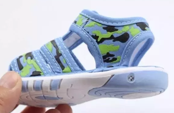 步前鞋和學步鞋區別是什么 寶寶需要準備步前鞋嗎