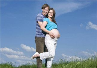 懷孕買什么款式的鞋子好 孕期可以穿鞋底跟多高的鞋子