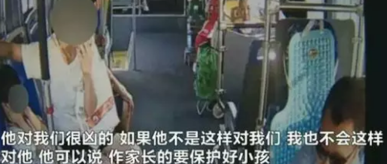 男童公交上練吊環(huán)怎么回事 為什么讓孩子在公交上練吊環(huán)