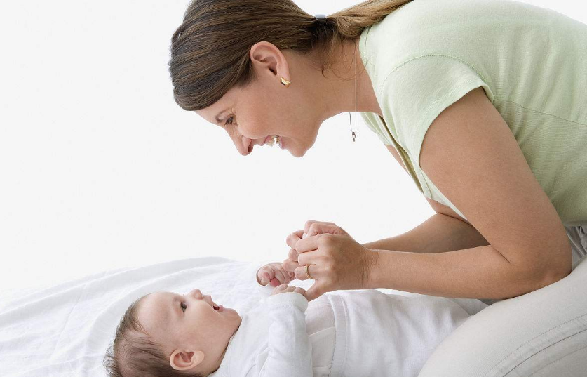 寶寶說話不會表達怎么辦 嬰幼兒口語表達訓練如何做 寶寶說話不會表達怎么辦 嬰幼兒口語表達訓練如何做