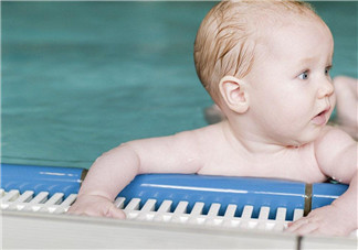 分享寶寶玩水的說說句子 形容孩子們玩水的喜悅心情短語