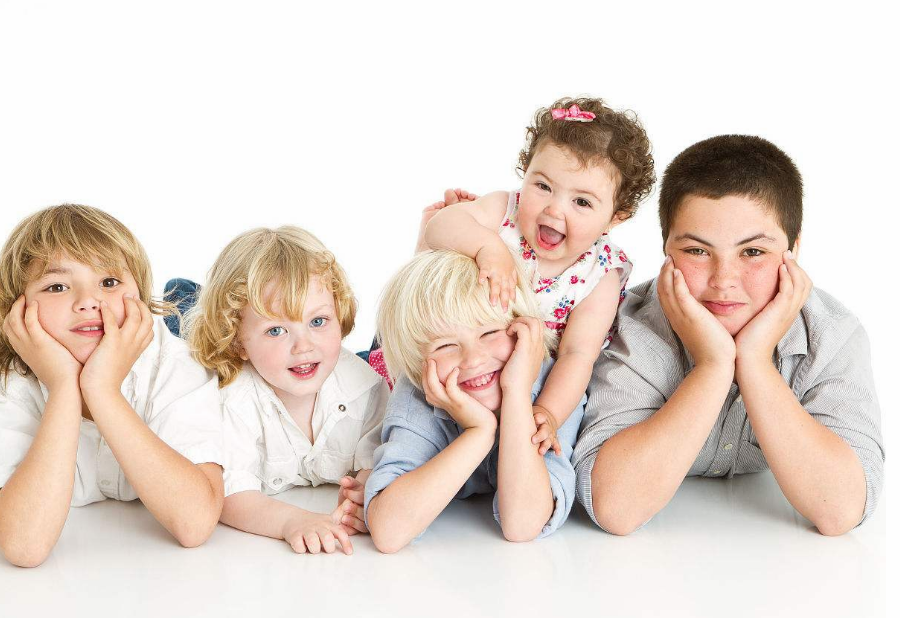 大寶就要讓著小寶嗎 大寶和弟妹如何和諧相處