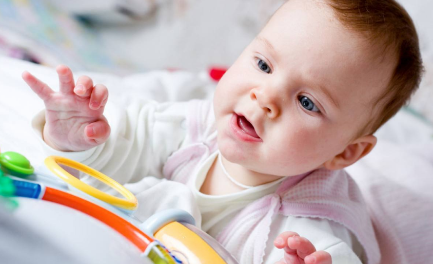 6個月寶寶可以玩的親子游戲有哪些 六個月的寶寶做什么互動游戲比較好 6個月寶寶可以玩的親子游戲有哪些 六個月的寶寶做什么互動游戲比較好